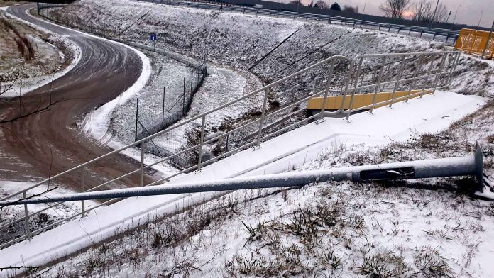 Węzeł Wołomin - zima pokonała drogowców, fot: WWL24