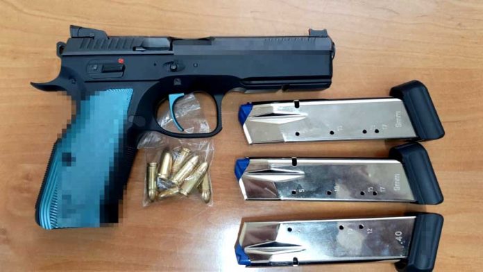 Areszt za posiadanie broni, amunicji i narkotyków, fot: policja.pl