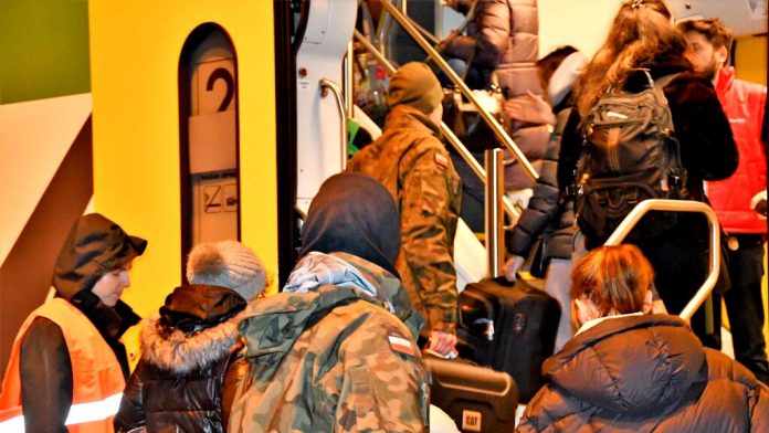 Pociąg humanitarny Mazowsza przywiózł 650 Uchodźców, fot: mazovia.pl