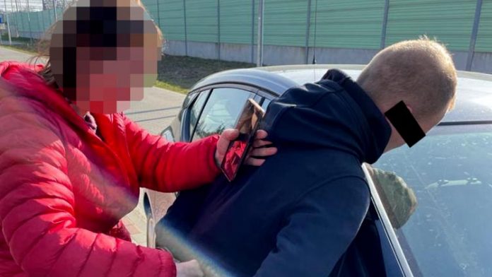 Mieszkaniec Wołomina pobił i okradł współlokatorkę, fot: policja.pl