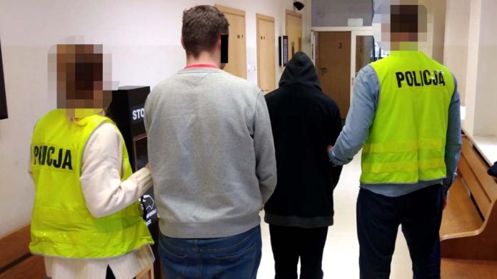 Napadli w Wołominie taksówkarza i schowali się za lodówką, fot: policja.pl