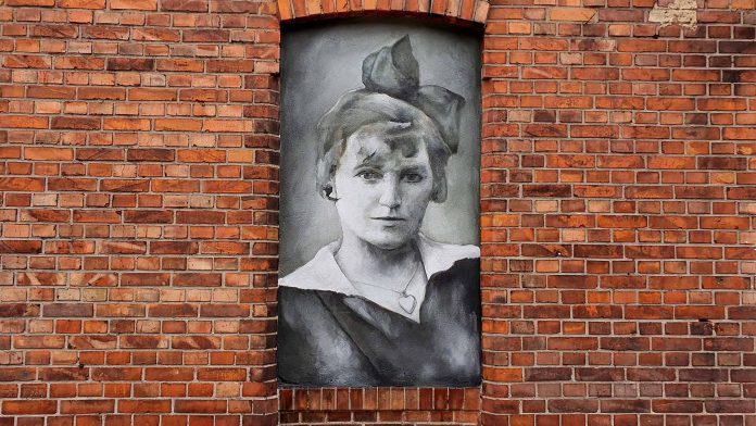 Arkadiusz Andrejkow tworzy kolejne murale w Wołominie, fot: wolomin.org