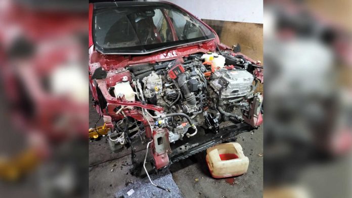 W dziupli pod Wołominem rozbierali toyoty, fot: policja.pl