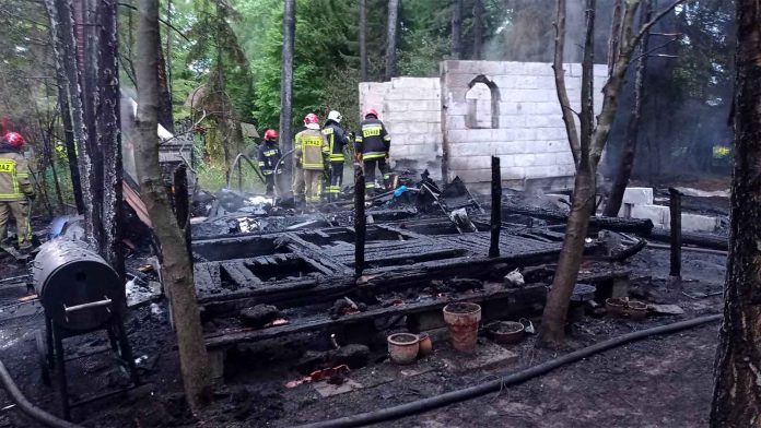 Śmiertelna ofiara pożaru domku w Starych Załubicach, KP PSP Wołomin