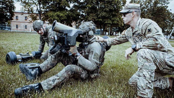 Instruktorzy z Gwardii Narodowej USA szkolą mazowieckich terytorialsów