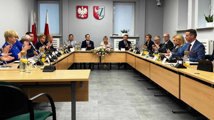 Burmistrz Zielonki z absolutorium za 2021 rok, fot. zielonka.pl