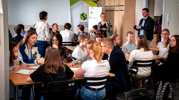 Młodzież z Wołomina przeprowadza szkolne audyty w sprawie klimatu, fot: Mateusz Stokfisz