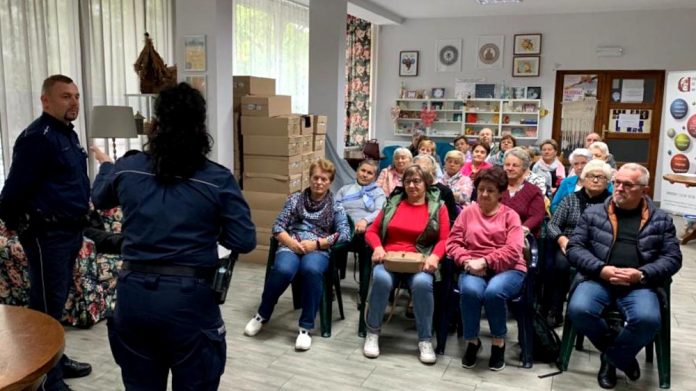 Spotkanie dzielnicowych z seniorami, fot. policja.pl