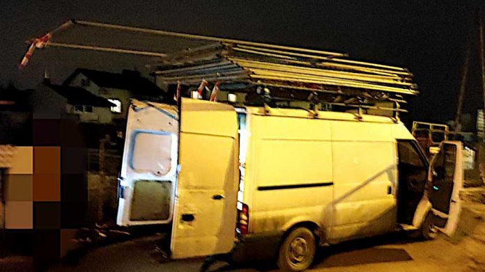Skradzione przęsła ładowali na busa, fot. policja.pl