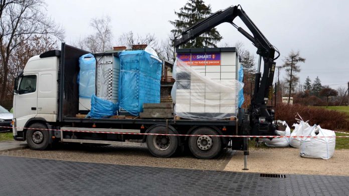 Nowy paczkomat InPost przy mareckim ratuszu, fot. marki.pl
