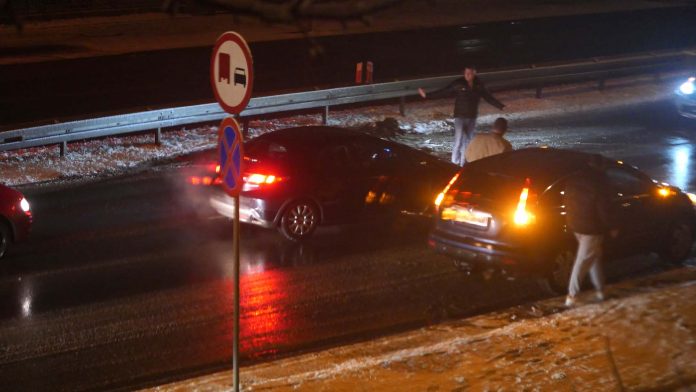 Zderzenie dwóch aut osobowych w Markach, fot. WWL24