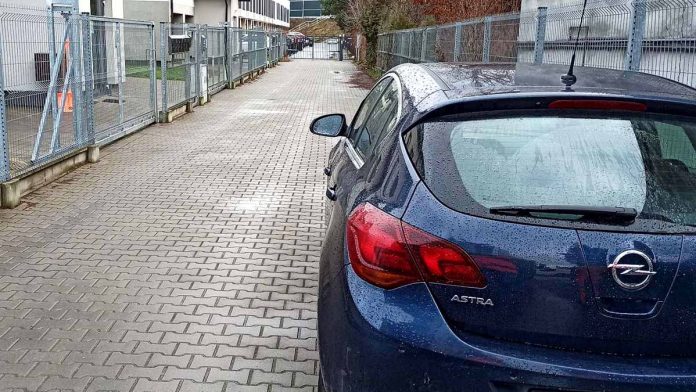 Nie zastawiaj dróg dojazdowych, fot.. marki.pl