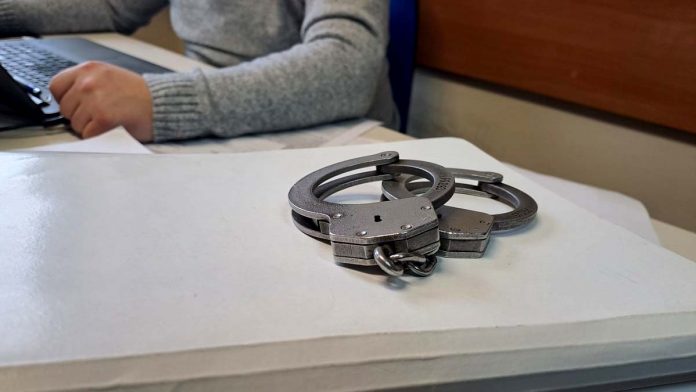 Policja, kajdanki, fot. policja.pl
