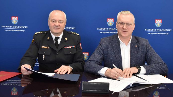 200 tys. zł wsparcia dla wołomińskich strażaków, fot. facebook.com/adamlubiak