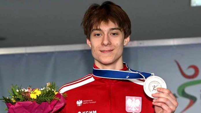 Benedykt Denkiewicz z UKS Szabla Ząbki srebrnym medalistą Mistrzostw Świata, fot. zabki.pl