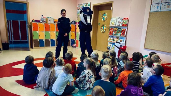 Sierżant Borsuk na straży bezpieczeństwa, fot. policja.pl