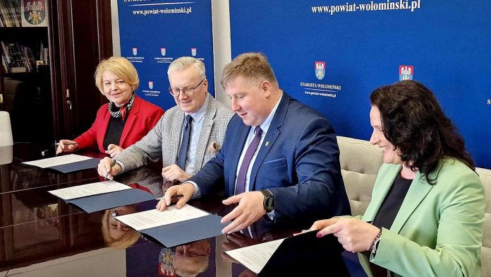 Porozumienie w sprawie poradni, fot. marki.pl