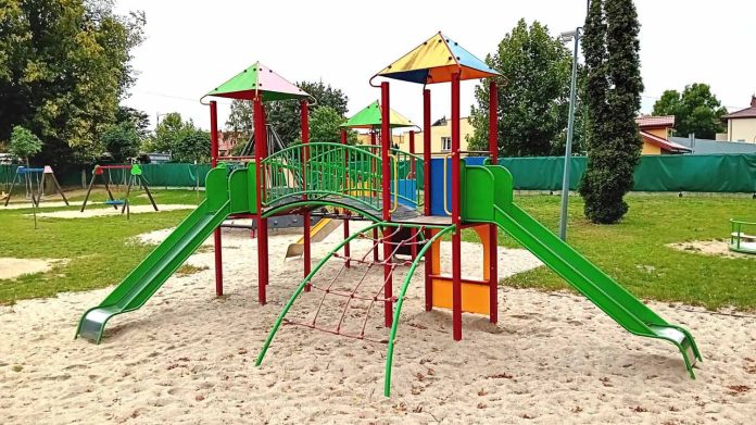 Wakacyjne remonty obiektów edukacyjno-sportowych, fot. marki.pl