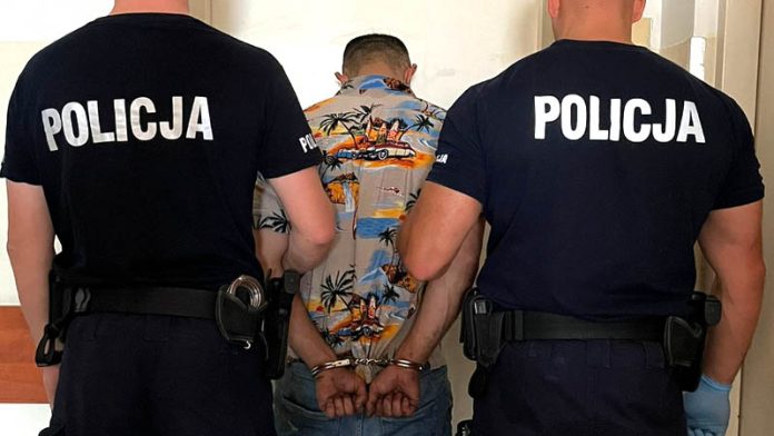 Ukradł ze sklepu butelkę whisky i zaatakował pracownika ochrony, fot. policja.pl