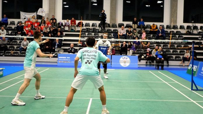 45712