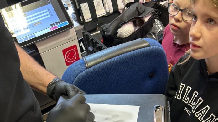 Wizyta dzieci na komendzie policji, fot. policja.pl