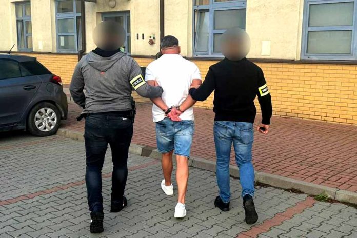 Policjanci z Marek zatrzymali poszukiwanego listem gończym, fot. policja.pl