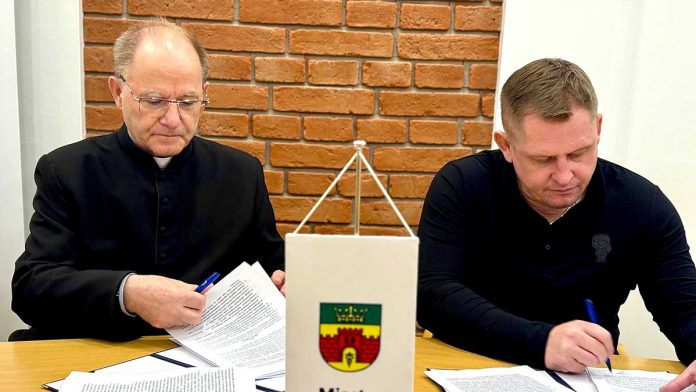 Ponad milion złotych na remont najstarszego kościoła w Markach, fot. marki.pl