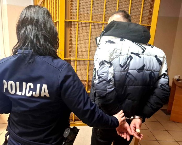 Policjanci z Wołomina przerwali serię kradzieży w drogerii, fot. policja.pl