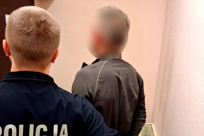 Policjanci z Zielonki podczas legitymowania znaleźli przy 45-latku narkotyki, fot. policja.pl