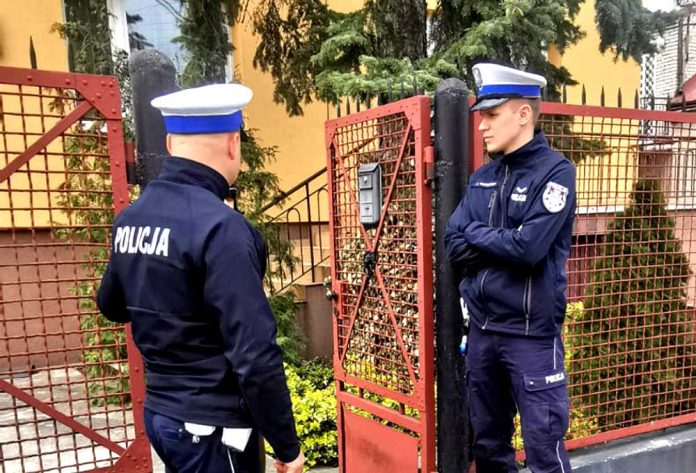 Interwencja w Zielonce. Seniorka uratowana, uniknięto pożaru, fot. policja.pl