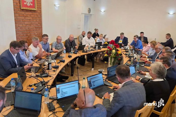 Nocna prohibicja w Markach przegłosowana. Sklepy i stacje bez alkoholu po 22.00, fot. marki.pl