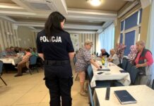 Jak nie dać się oszukać? Policjantki spotkały się z seniorami w Wołominie