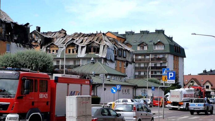 Prokuratura umorzyła śledztwo ws. pożaru bloku w Ząbkach. Wykluczono podpalenie, fot. WWL24