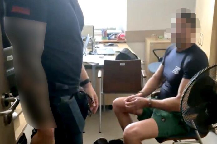 Mieszkaniec Wołomina zatrzymany za serię kradzieży aut. Wpadł na gorącym uczynku, fot. policja.pl