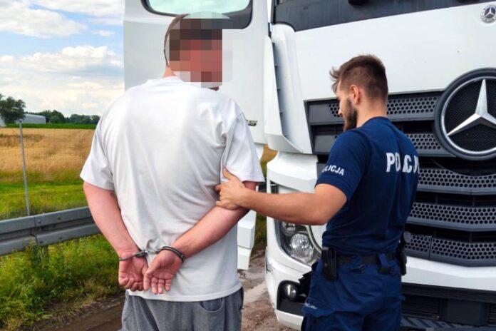 Pijany kierowca ciężarówki na S8. Przewoził torty lodowe z Estonii do Czech, fot. policja.pl