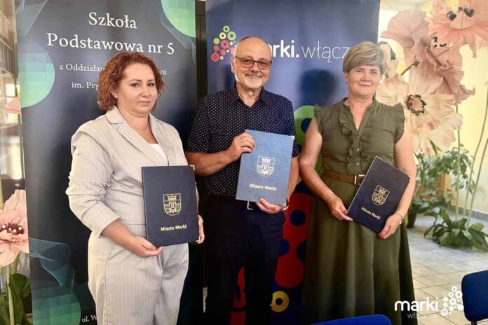 Szatnia w SP nr 5 w Markach przejdzie metamorfozę. Miasto podpisało umowę, fot. marki.pl