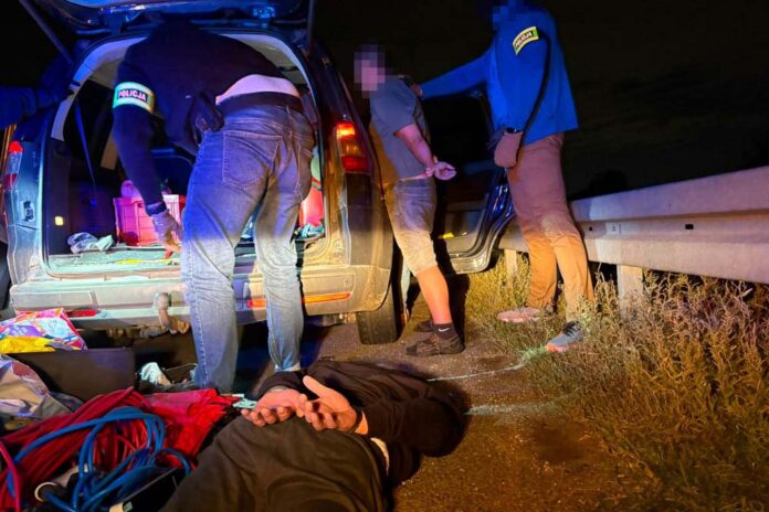 Litewska grupa złodziei samochodów rozbita. Wpadł szef gangu, fot. policja.pl