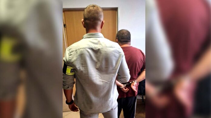 Kierowca z zakazem prowadzenia, poszukiwany pasażer. Policyjna kontrola w Markach, fot. policja.pl