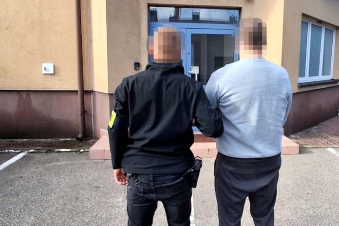 Oszustwo na zwrocie towaru. 29-latek z Kobyłki w rękach policji, fot. policja.pl