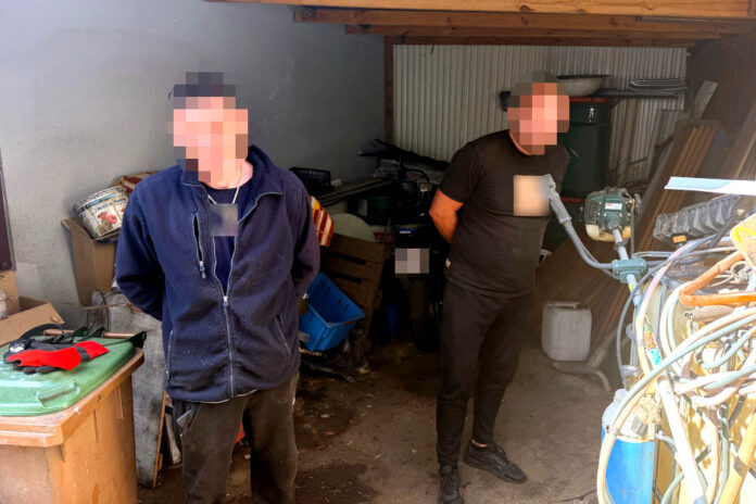 Dziupla samochodowa zlikwidowana w Kobyłce. Dwóch mężczyzn z zarzutami, fot. policja.pl