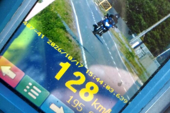 Pędził Yamahą 128 km/h. 31-latek dostał 2500 zł mandatu, fot. policja.pl