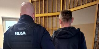 Jechał slalomem, miał blisko 3 promile. Policjantom zaproponował łapówkę