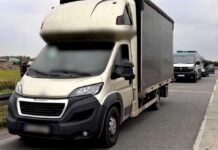 Przeładowany bus na S8 pod Radzyminem. Kierowca miał zatrzymane prawo jazdy za alimenty